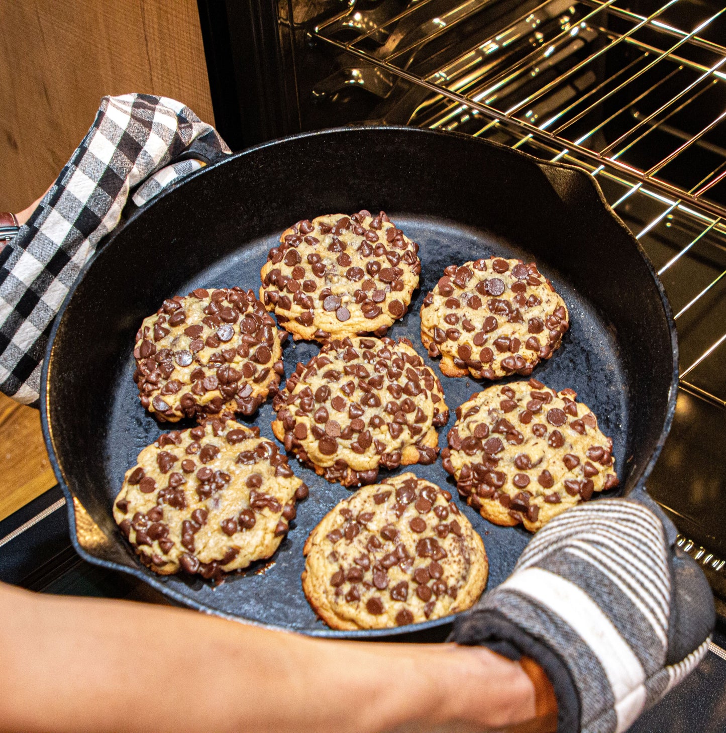 16-in Cast Iron Double-Handled Skillet