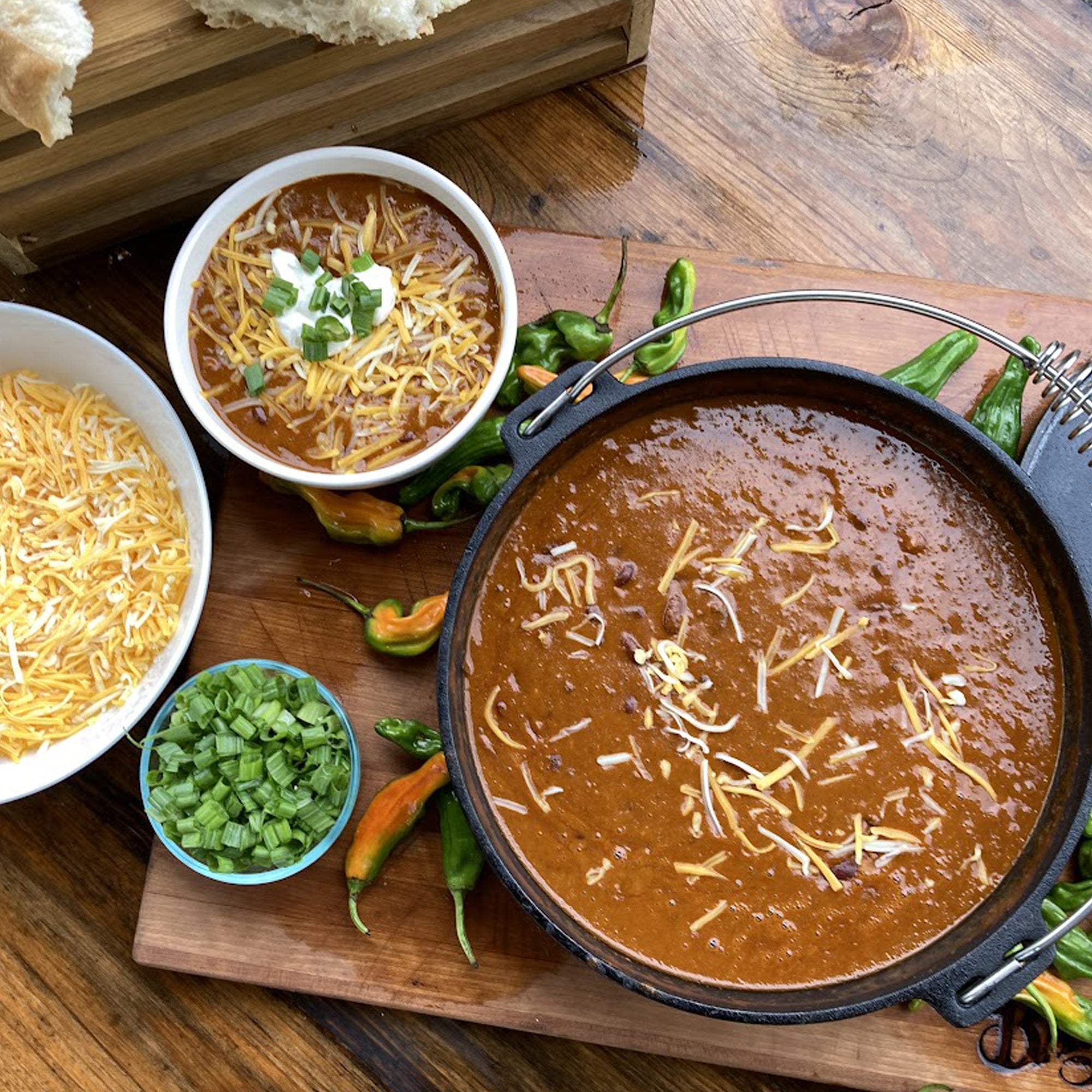 Bayou Classic Cast Iron Dutch Oven - Thumbnail 2