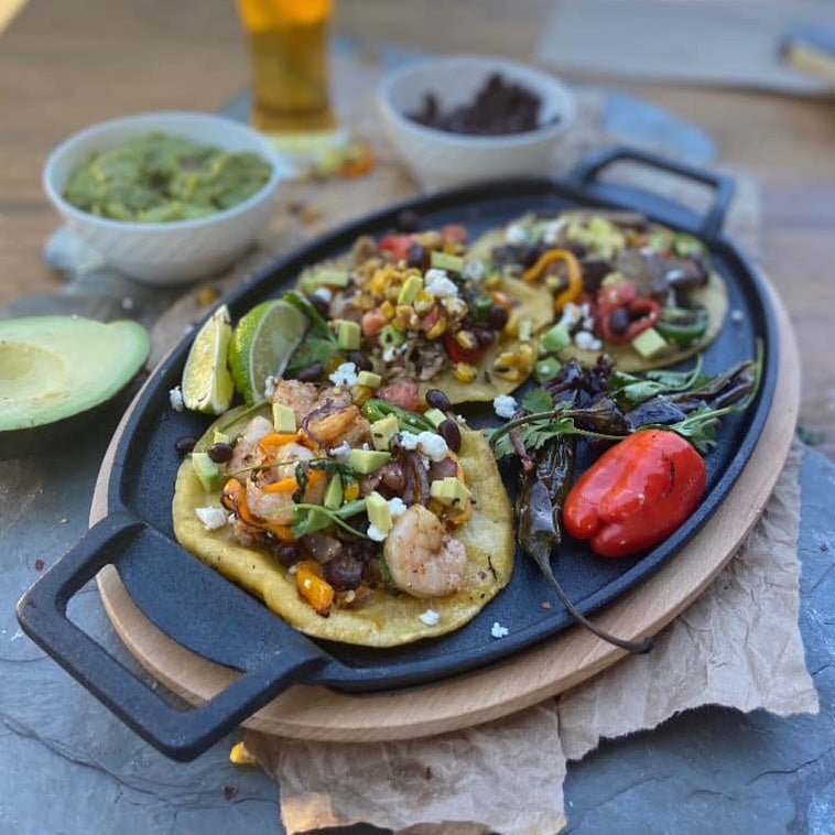 Fajita Pan with three soft tacos with shrimp and vegetables