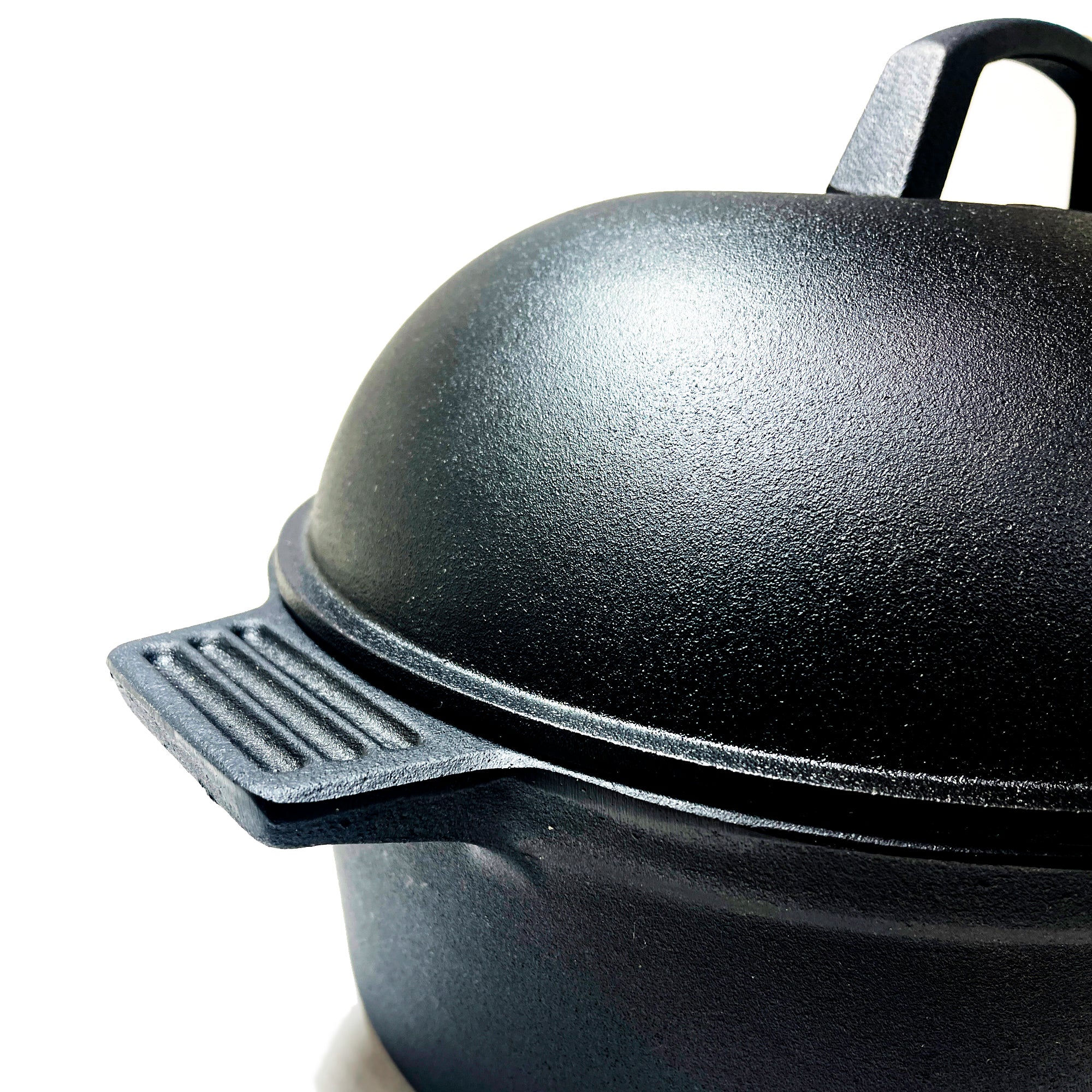 Bayou Classic 7415 6 Qt. Oval Cast Iron Roaster Pot with Lid and