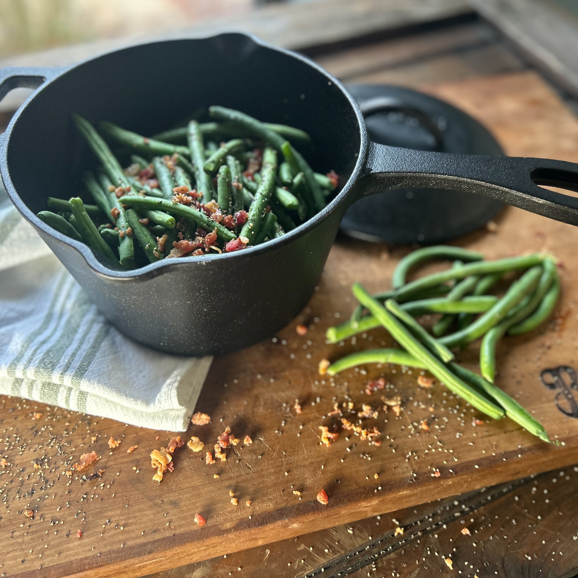 2.5-qt Cast Iron Sauce Pot | Cast Iron Cookware | Bayou Classic