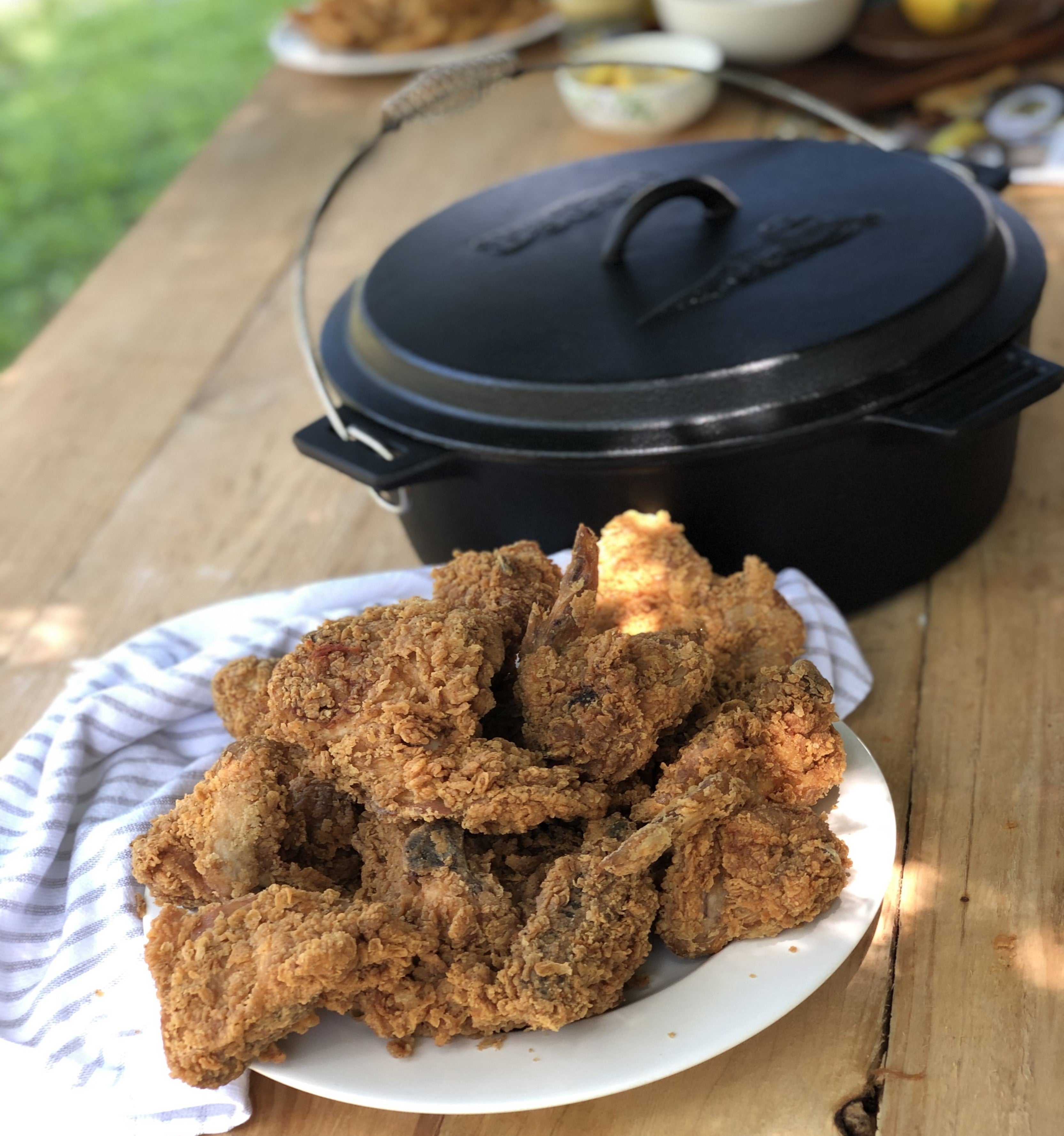 Bayou Classic 10 Quart Cast Iron Chicken Fryer with Lid