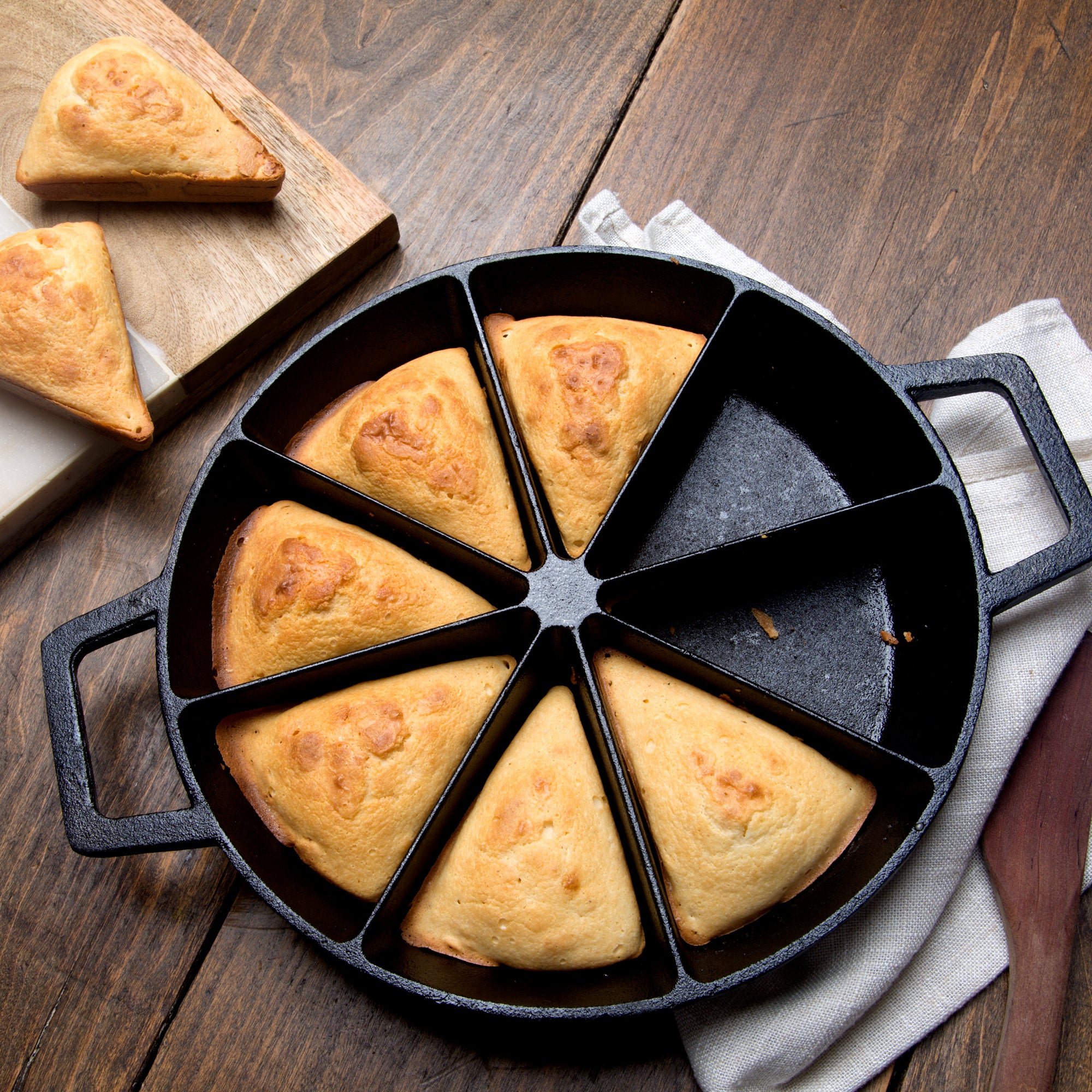 Lodge Cast Iron Cornbread Skillet 8 Wedge Pan 9” USA Made D1 8CB Seasoned