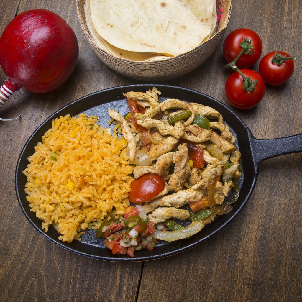 Bayou Classic Cast Iron Fajita Pan with Wooden Tray