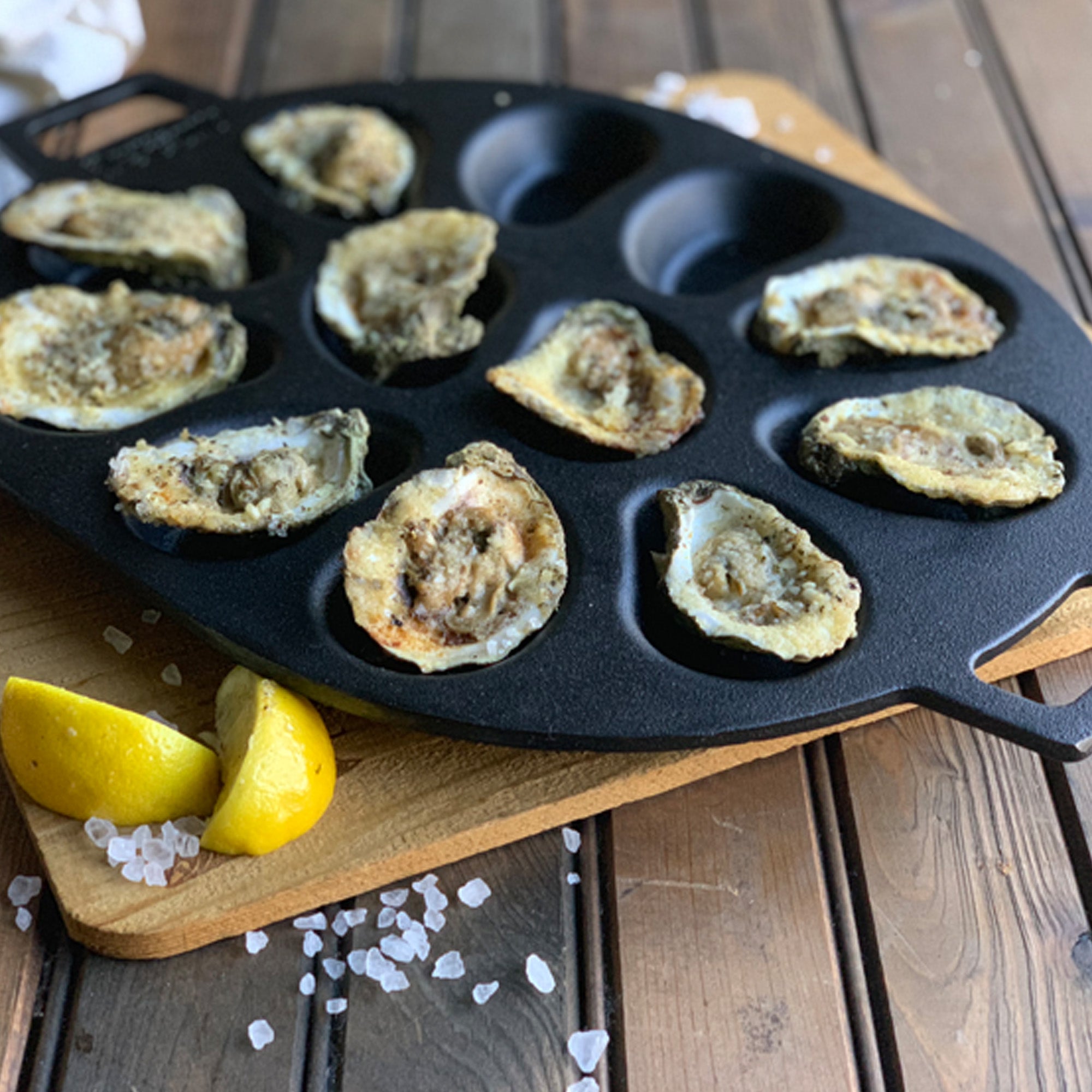 BOLVOUD Cast Iron Oyster Grill Pan, Roasted Shrimp Cast Iron Baked Oysters  Grilled Serving Pan, BBQ Grill Garlic Roasting Pan Oyster Plates for